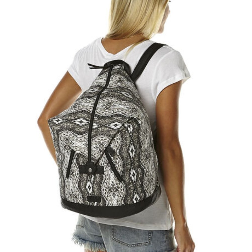 Rare VOLCOM Cruz Backpack.  Just in for Summer!  Excellent Condition